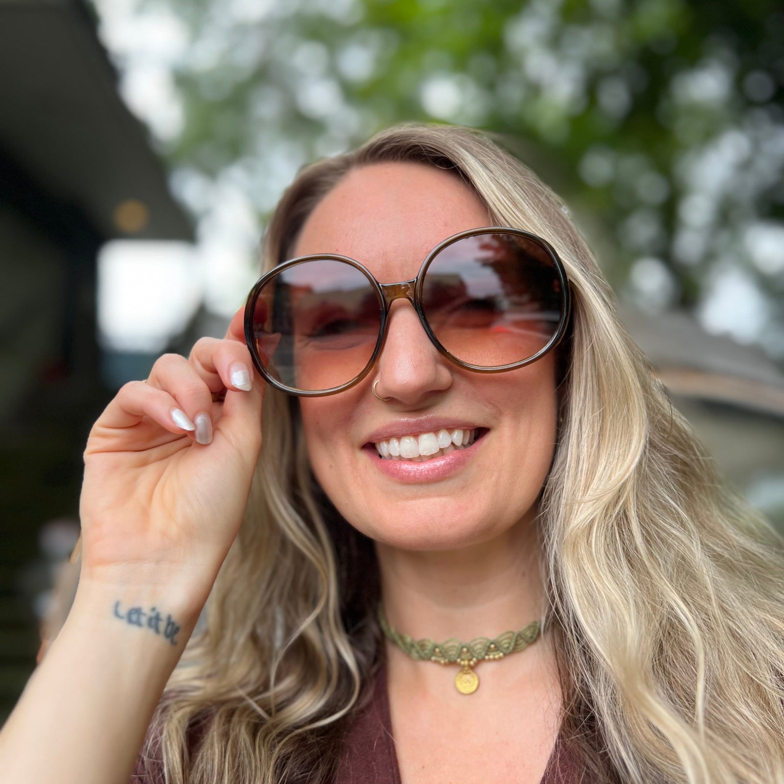 Someone wearing the juniper Bardot Seventies Round Sunglasses with a brown kimono.