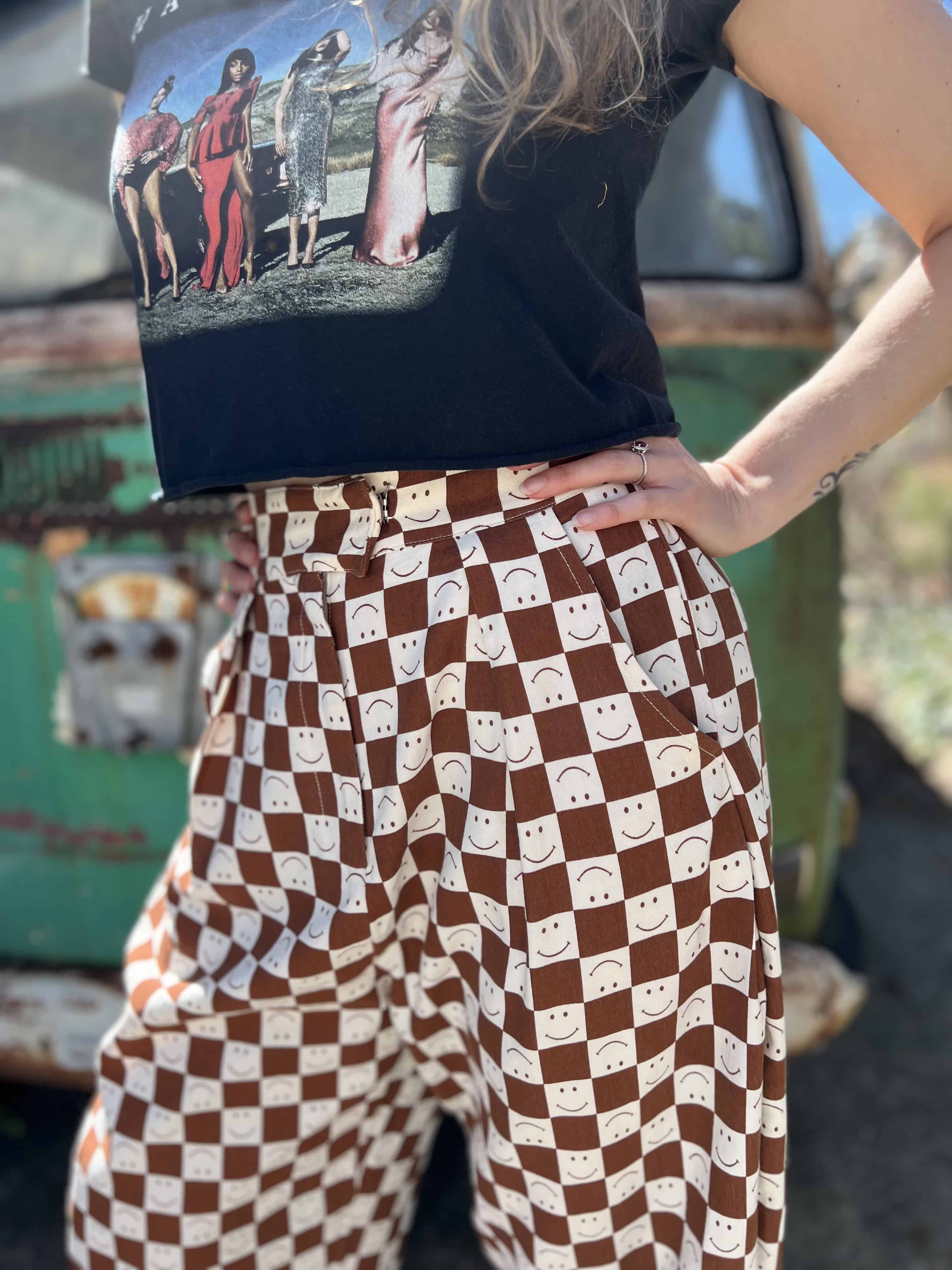 Smile Pattern Checkered Barrel Pants
