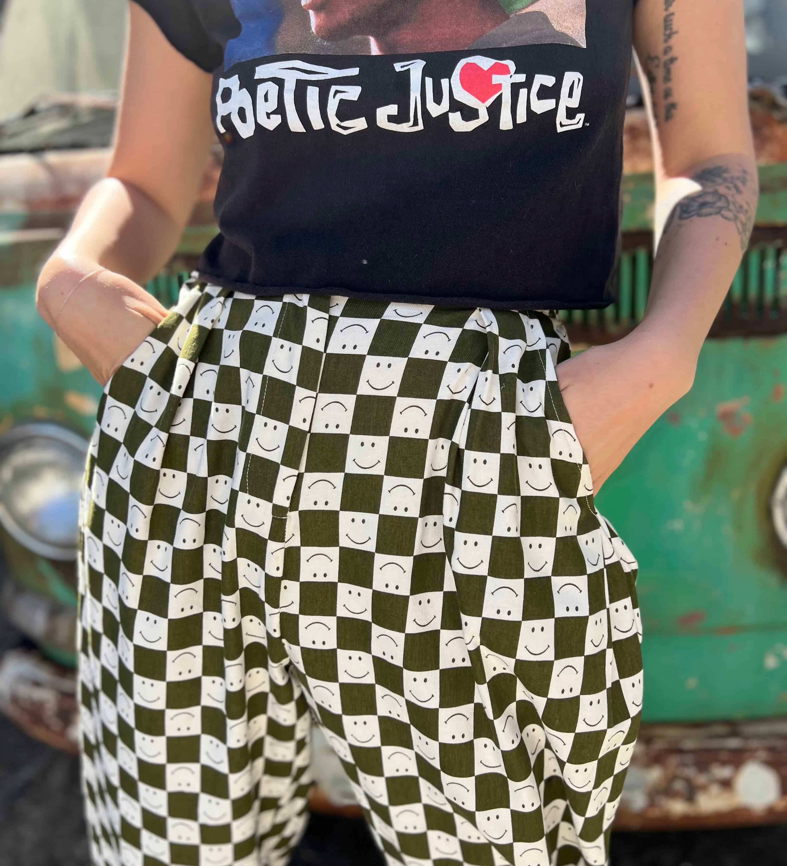 Smile Pattern Checkered Barrel Pants