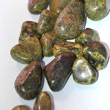 Epidot Crystal Tumbled Stone