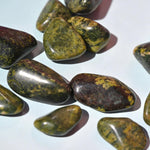 Epidot Crystal Tumbled Stone
