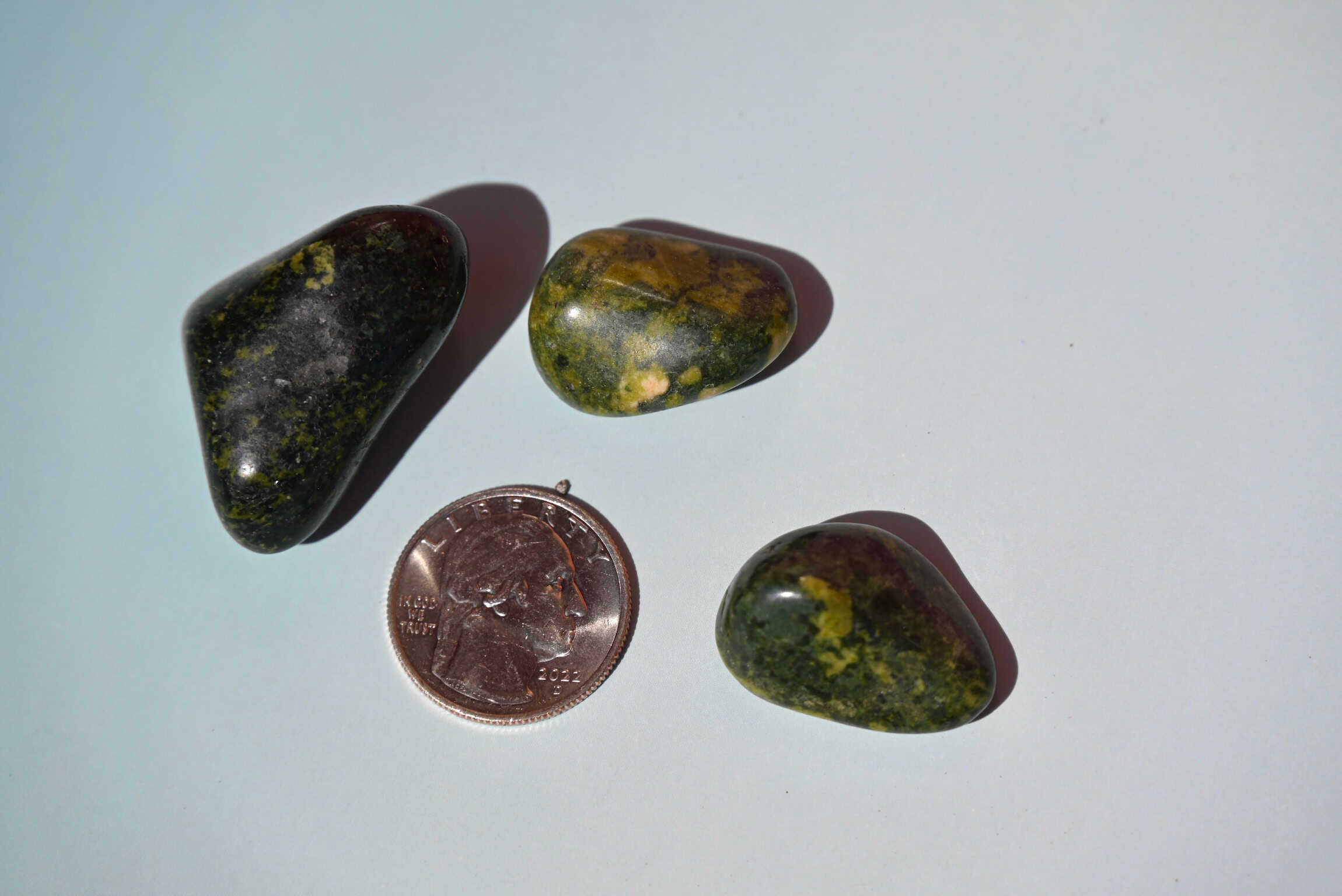Epidot Crystal Tumbled Stone
