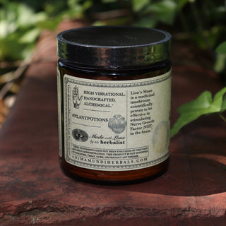 The side of the Lion's Mane - 5oz Brain Super-Tonic Powder on a rusty red surface next to ivy.