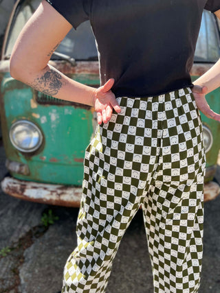 Smile Pattern Checkered Barrel Pants