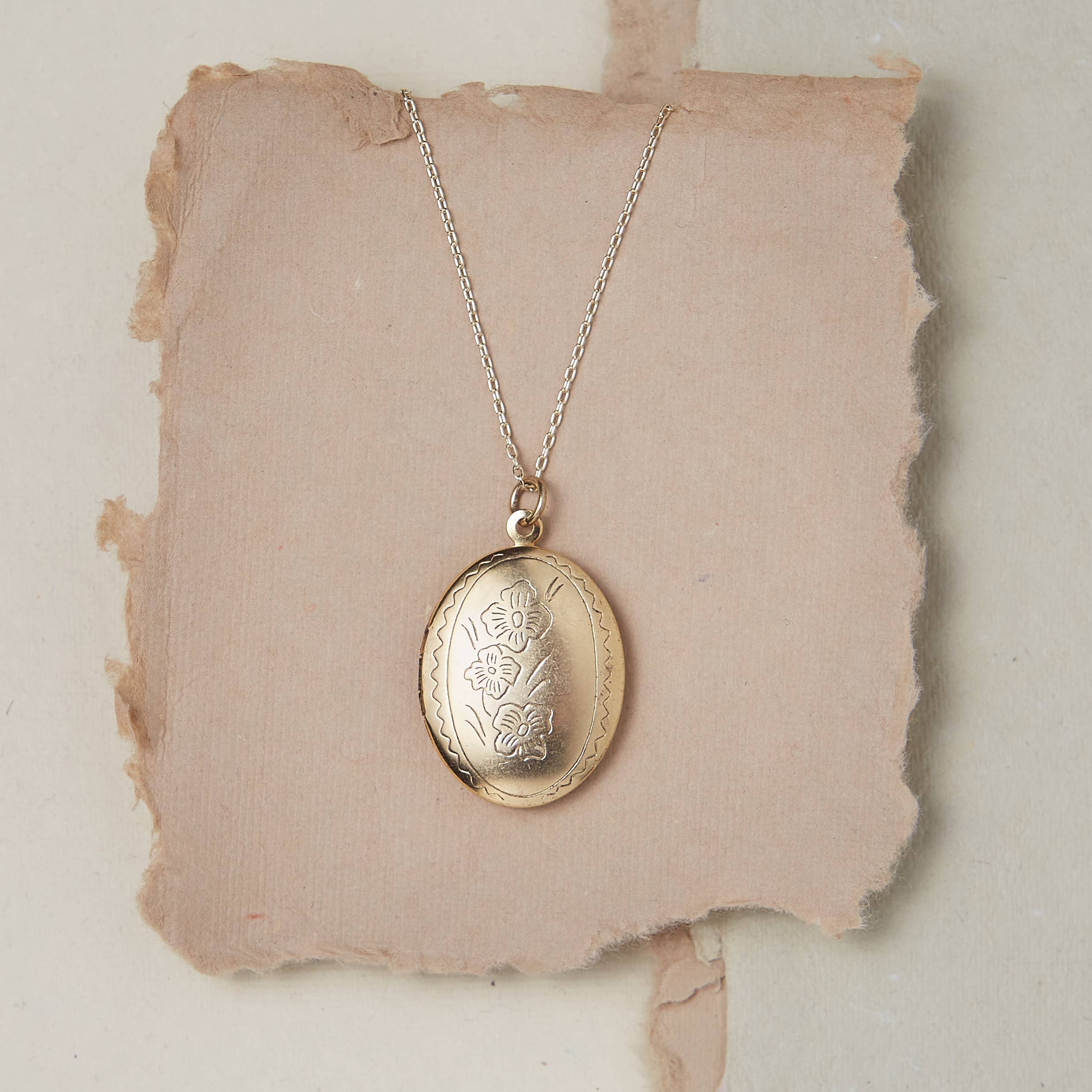 Locket | Floral Oval Locket Necklace