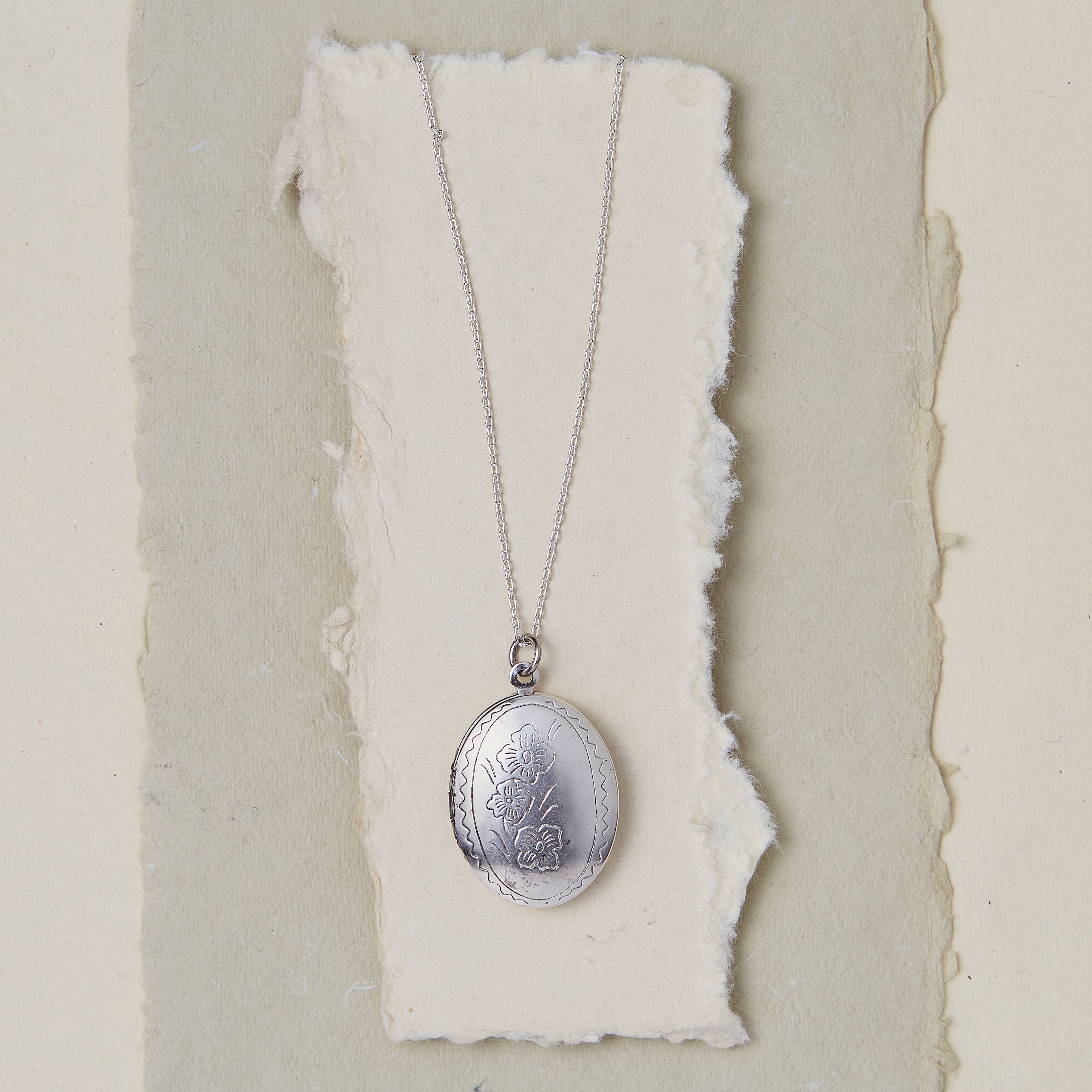 Locket | Floral Oval Locket Necklace
