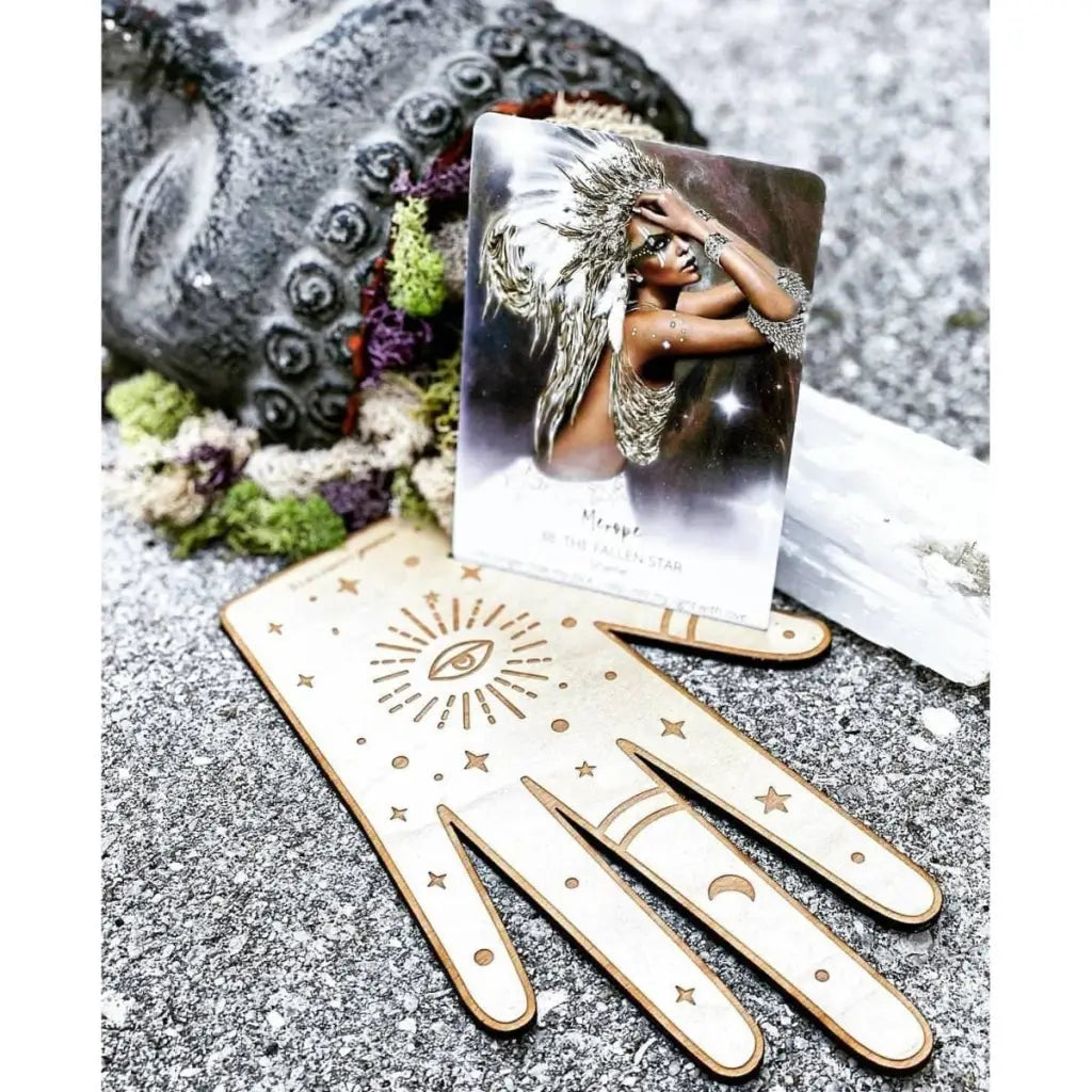 HAND HELD - tarot card holder