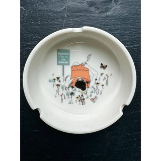 Porcelain Ashtray - Please Keep On The Grass